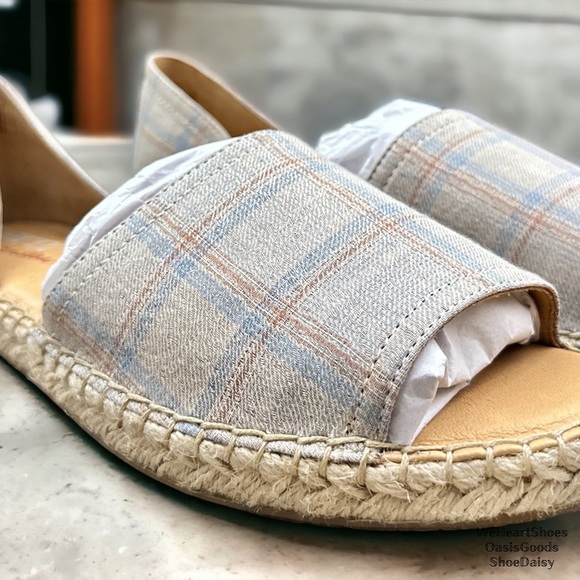 NIB Born Seak Slip On Comfort Flat Sandal Open Toe Closed Heel Taupe Fabric 9M - Picture 3 of 15